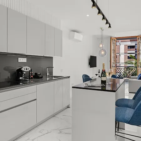 7 Luxury By Karat Apartman