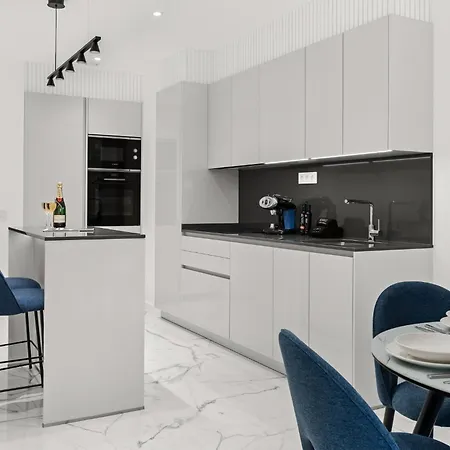 7 Luxury By Karat Apartman