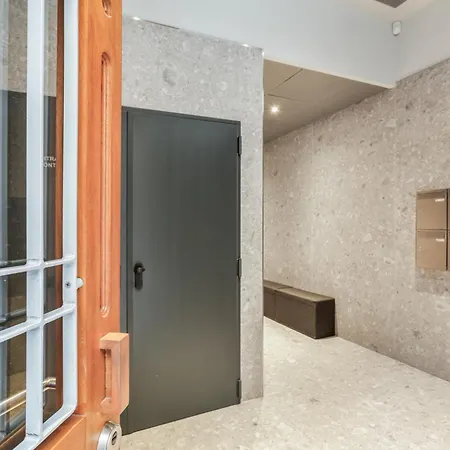 7 Luxury By Karat