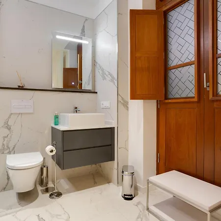 7 Luxury By Karat *