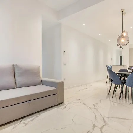 7 Luxury By Karat